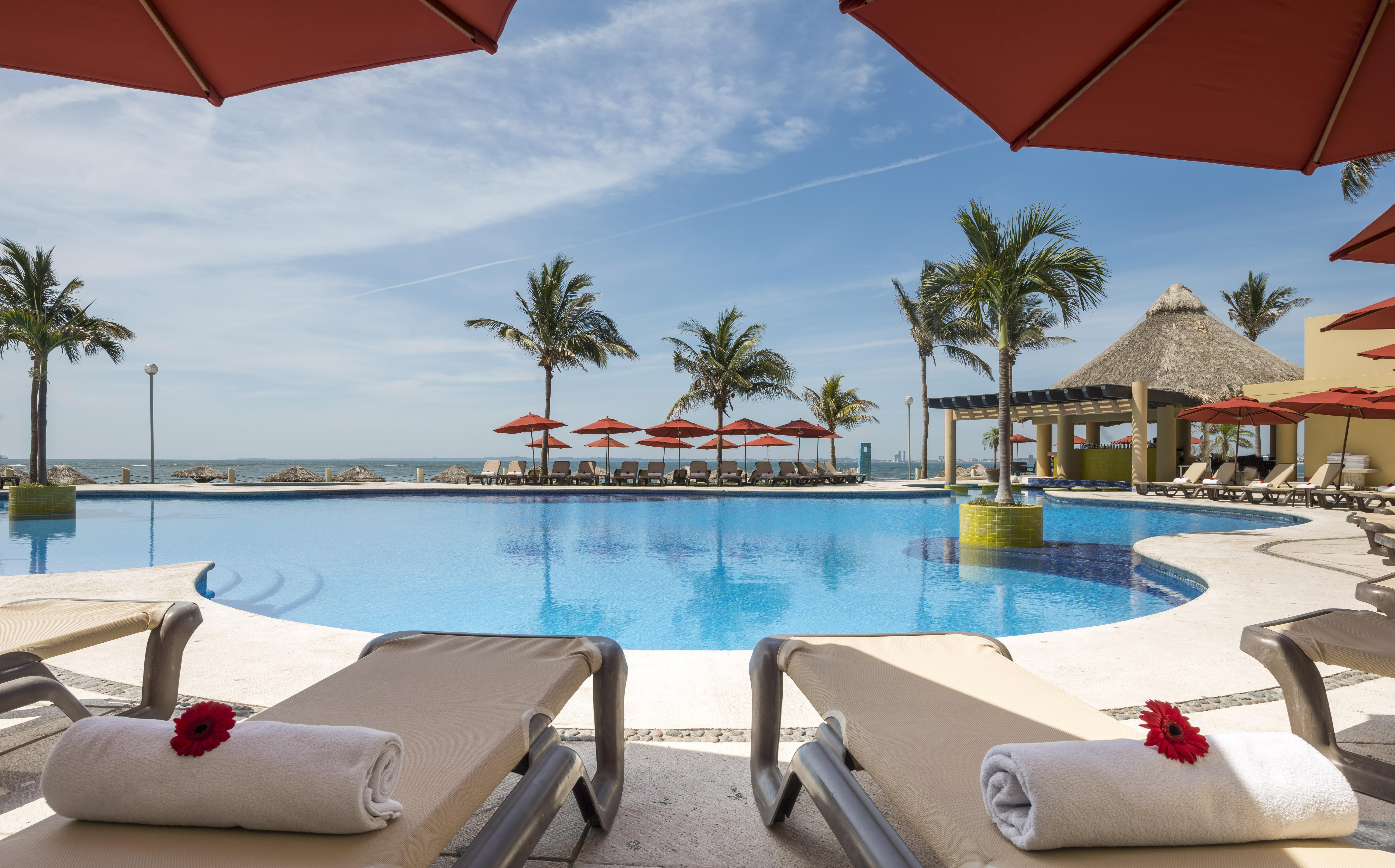 Camino Real Веракрус Экстерьер фото Pool at the Iberostar Grand Hotel Bávaro
