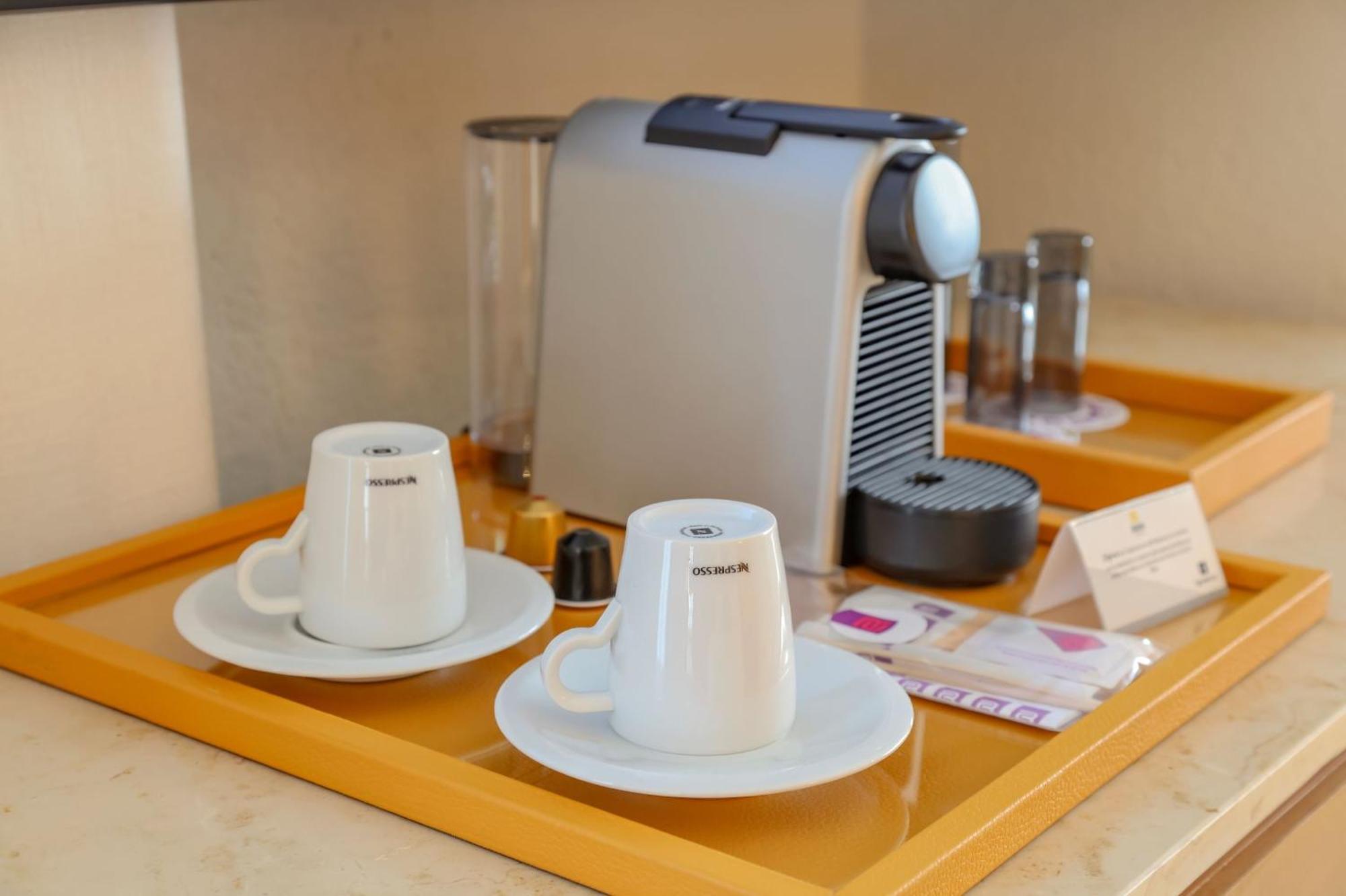 Camino Real Веракрус Экстерьер фото A Nespresso coffee machine in a hotel room