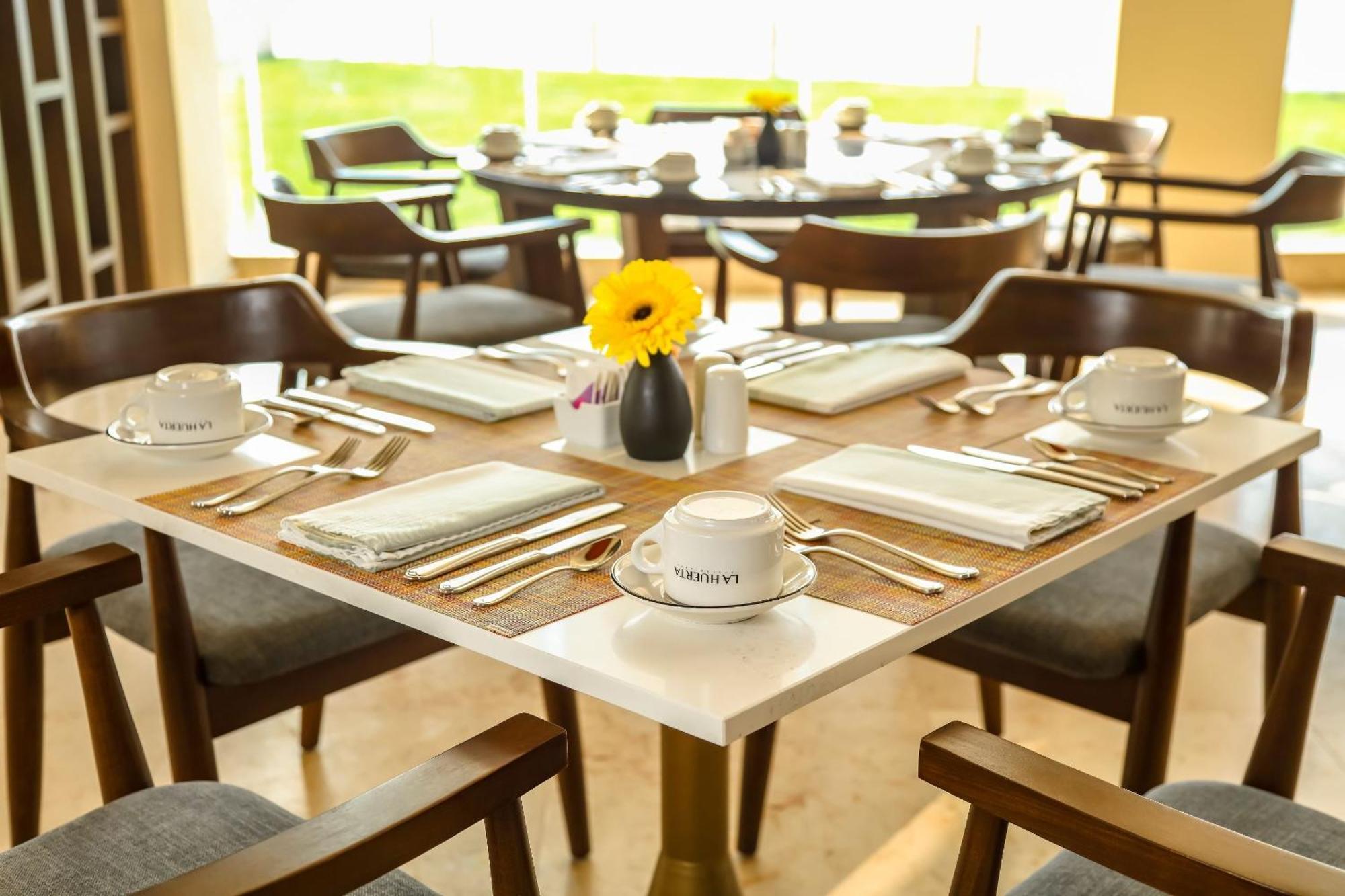 Camino Real Веракрус Экстерьер фото A table set for breakfast